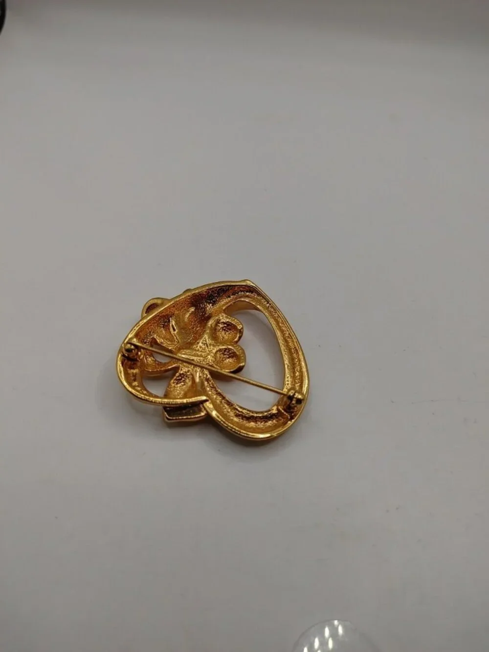 VTG  Brooch/pin  Heart Signed Avon Teal Blue gold tone-in purple tin box
